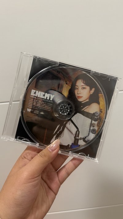 Enemy 小卡 兩張+空盤