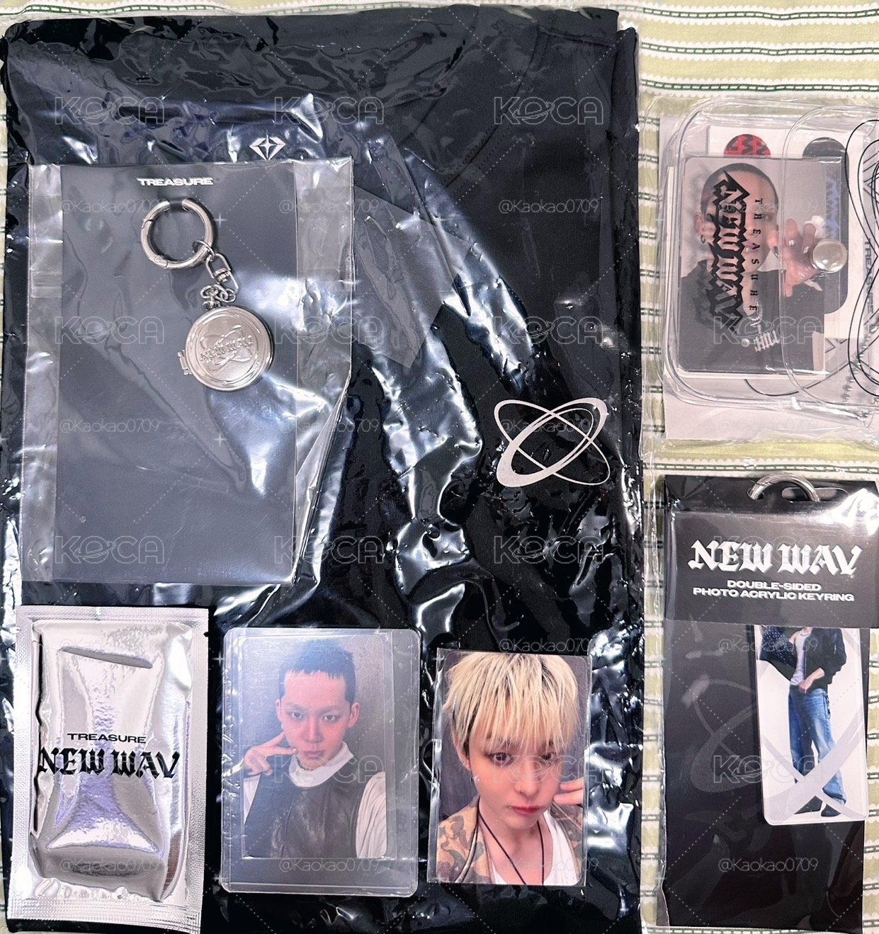 TREASURE: 衣服（XL）+PVC特別卡套卡組+人形鑰匙圈+金屬鑰匙圈+小卡*2+未開封小卡