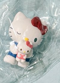 凱蒂貓 與玩偶一起