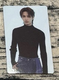 FOLLOW AGAIN隨機卡 俊 官拍