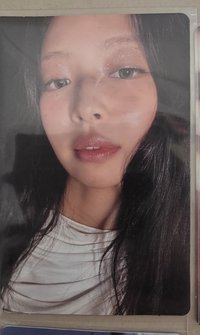 黑髮貼臉妮
