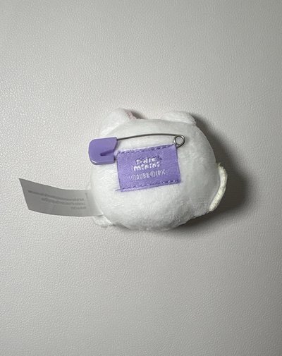 minini baby - 閉眼款 妮徽章