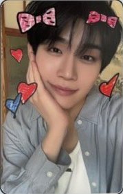 日專回帰LOVE 通常盤 專輯卡 3.Cheek on Hand ver. (with PURIKURA Doodle)
