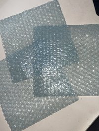 方形 適中厚度 小卡大小 氣泡紙