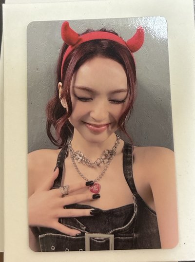 BABYMONSTER （CHIQUITA） 的官方小卡， 世巡 [춤(CHOOM)] 日本場快閃店隨機卡