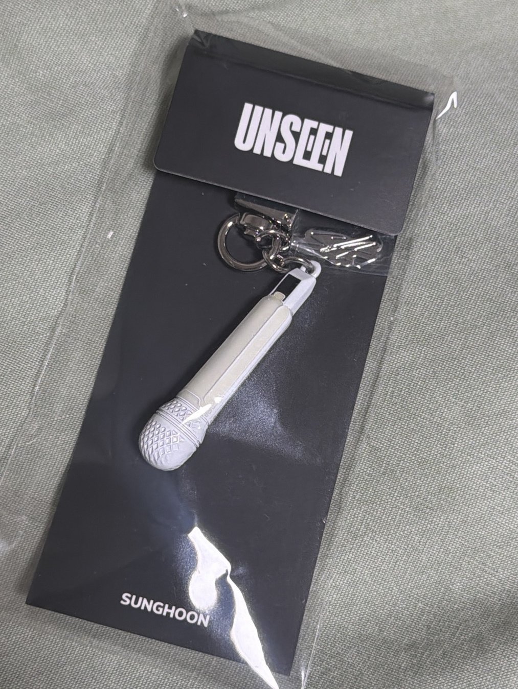 unseen 展覽 朴成訓麥克風吊飾