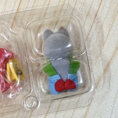 ꒰ 坐到油漆的哈士奇寶寶 ꒱