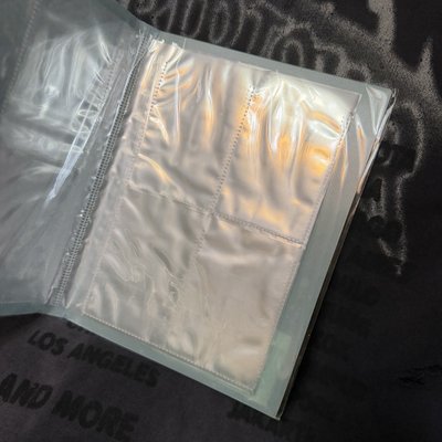 BT21 / 4格卡冊