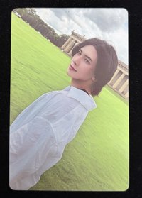 拍攝者被學長刷到相機拿歪了