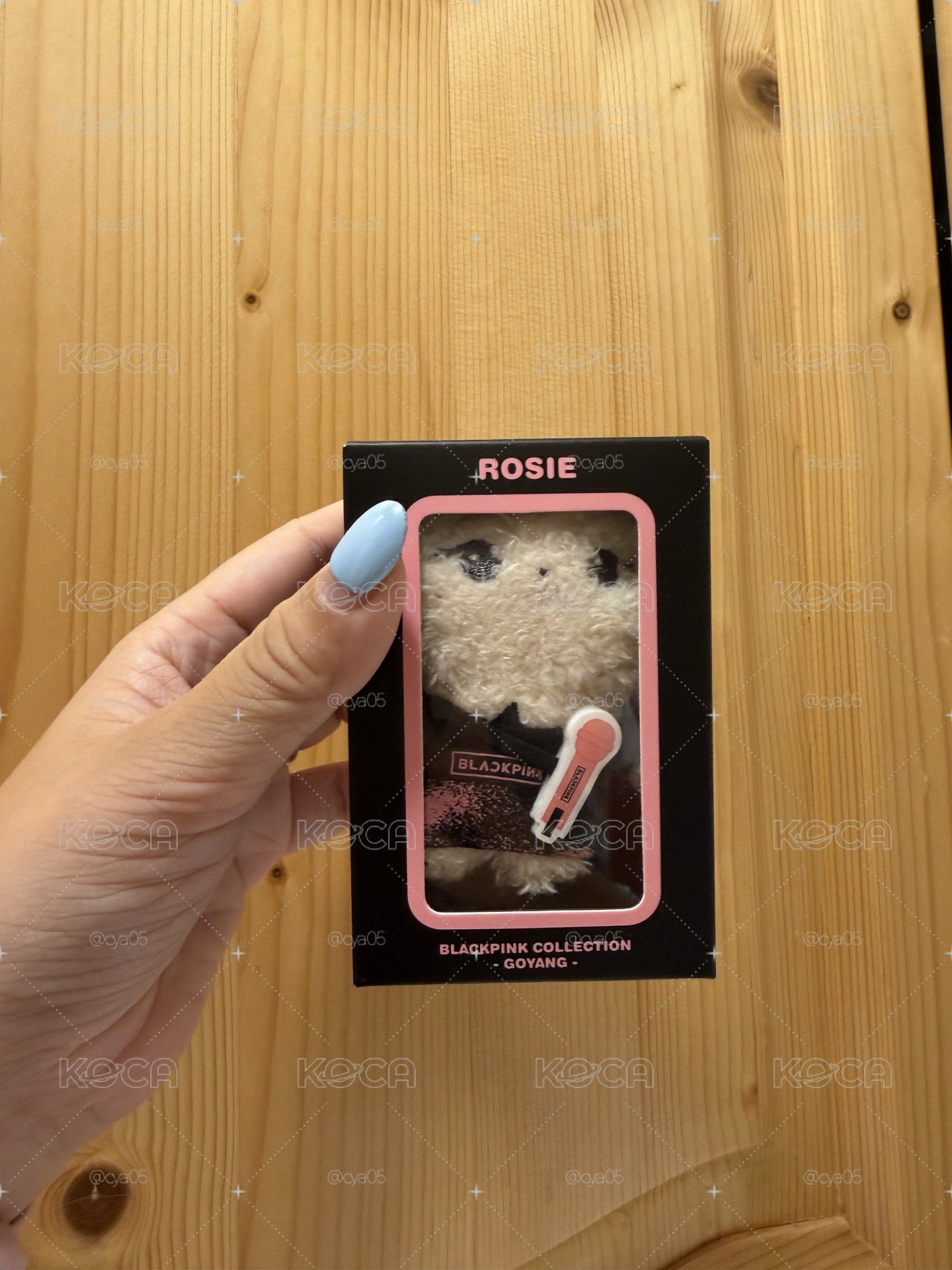 ROSÉ keyring Goyang ver.