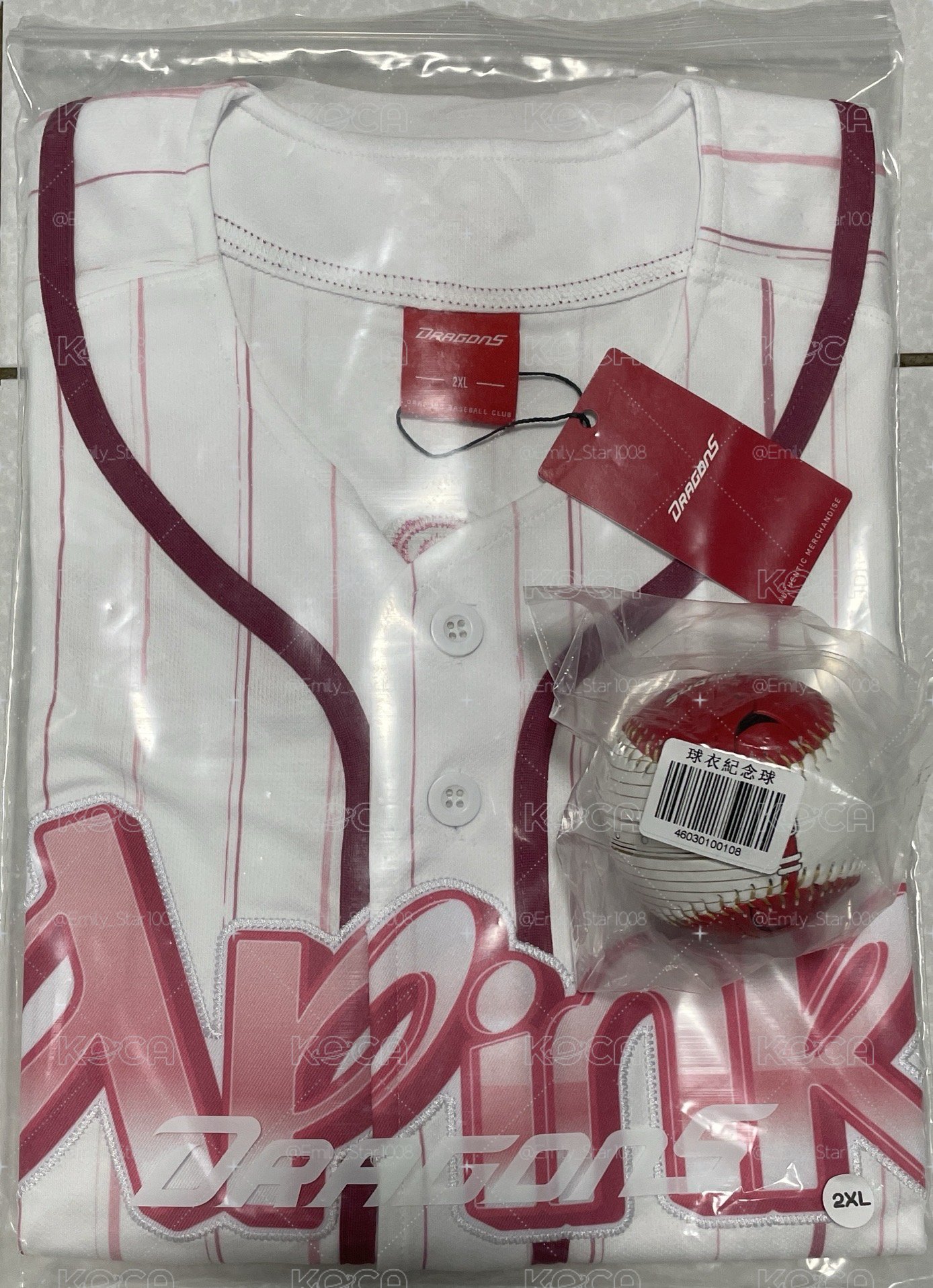 Apink 球衣2L 現貨+ 高雄入場卡一套+球衣附「味全龍球衣紀念球」（圖二、三）