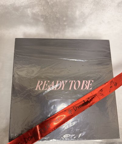 絕版稀有收藏！TWICE五巡READY TO BE VIP限定禮盒 ＋ 2019日本巨蛋巡演Dreamday演唱會彩帶