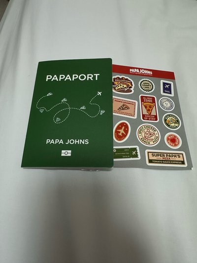 PAPA JOHNS吊飾+護照套貼紙