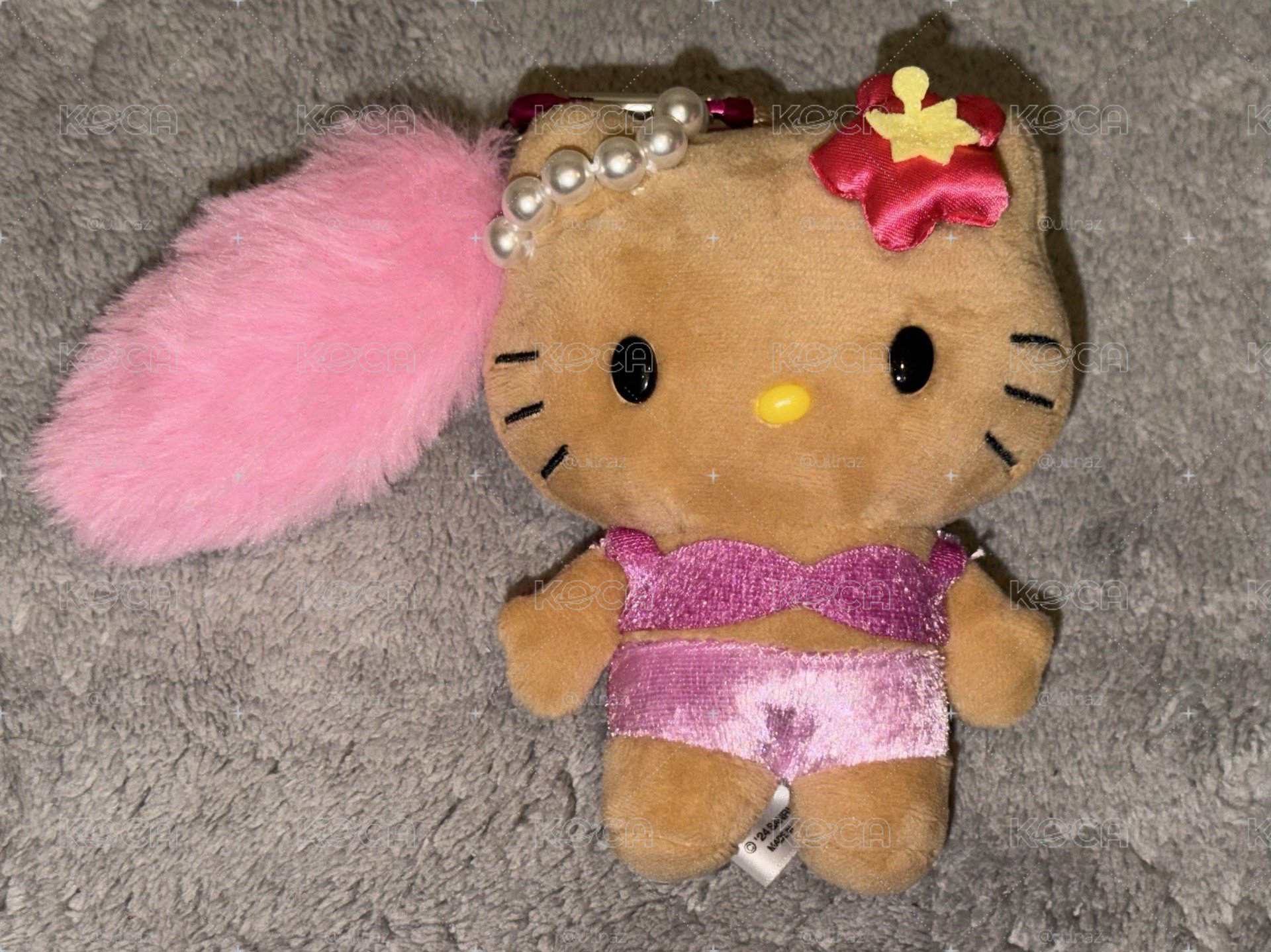 黑皮Hello Kitty 愛心扣環絨毛吊飾