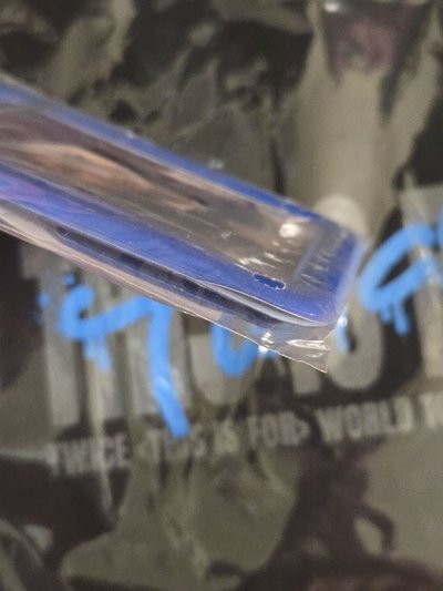 子瑜 噴漆衣+風衣外套+娃包+立牌卡套附卡