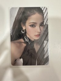 NOT JUST PRETTY 專輯卡1