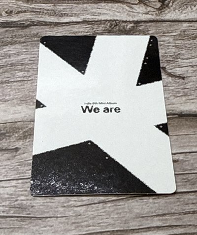 Minnie<We are>專卡（從手往下有一橫傷）