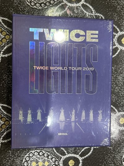 TWICE LIGHTS WORLD TOUR 2019演唱會藍光