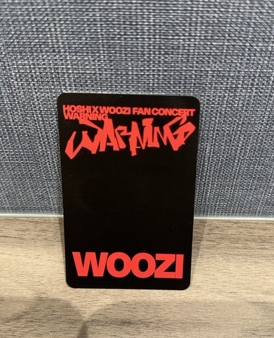 勳 Warning入場卡