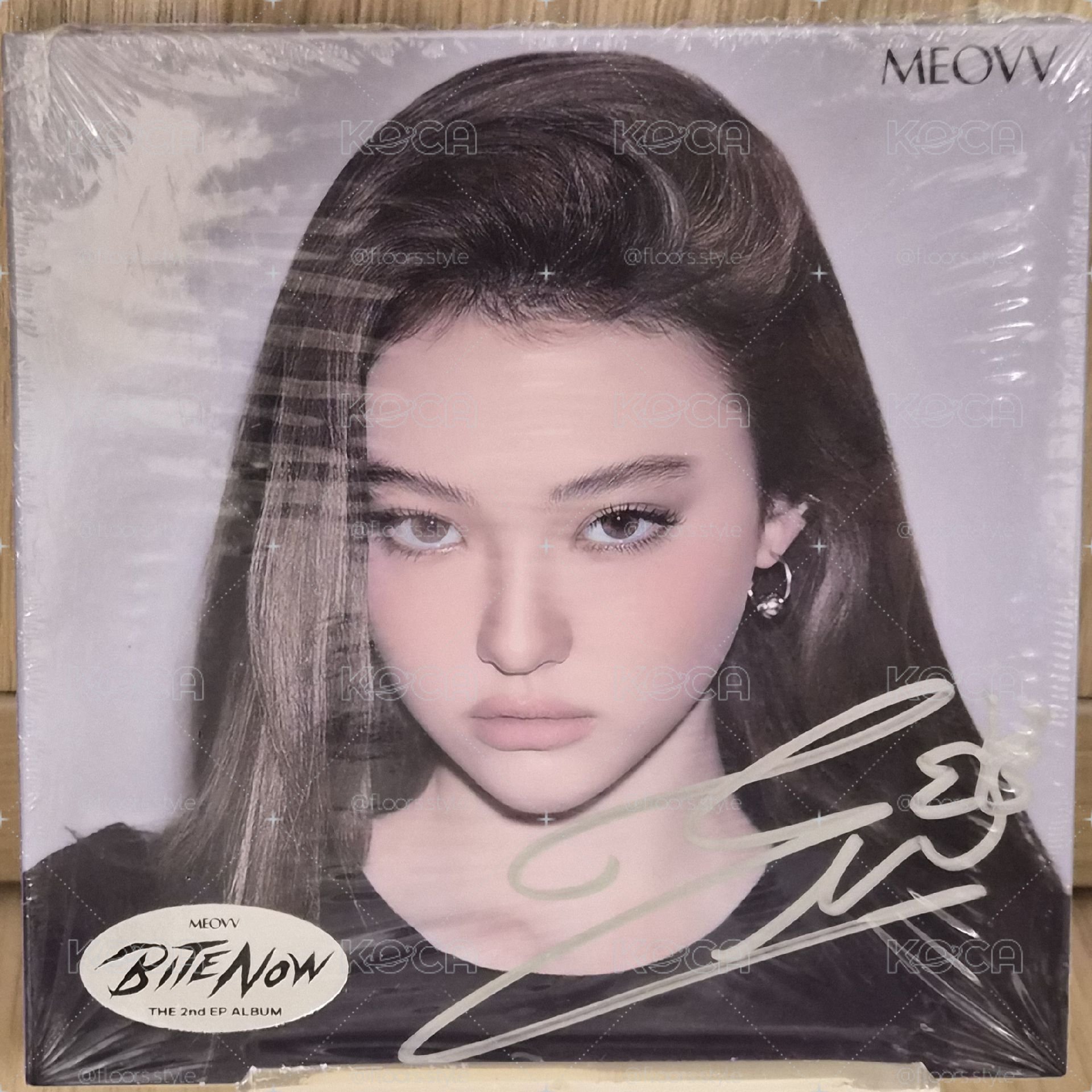 MEOVV 親簽單封未拆專 ELLA