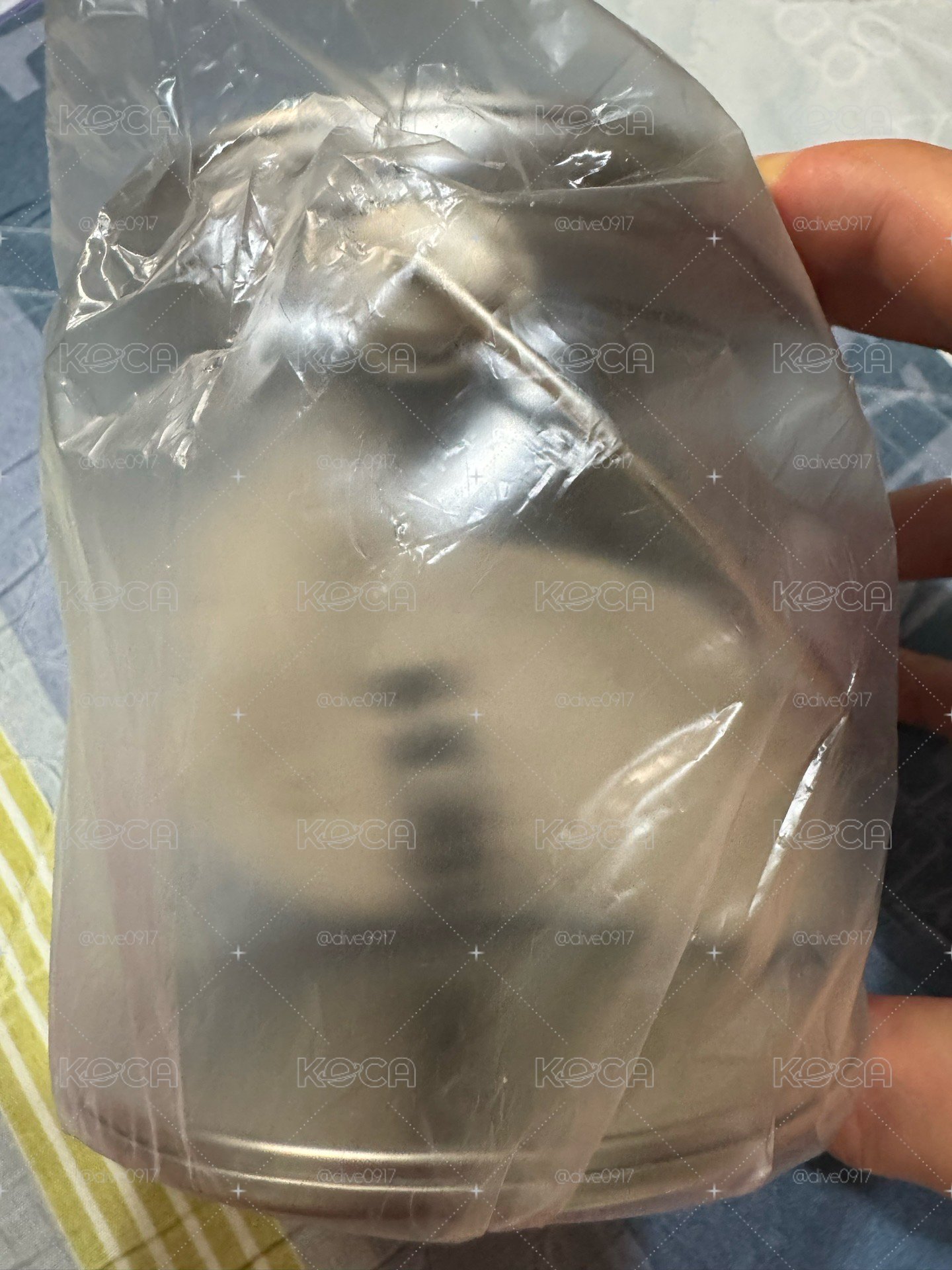 IU 棒球帽鑰匙圈吊飾 米色