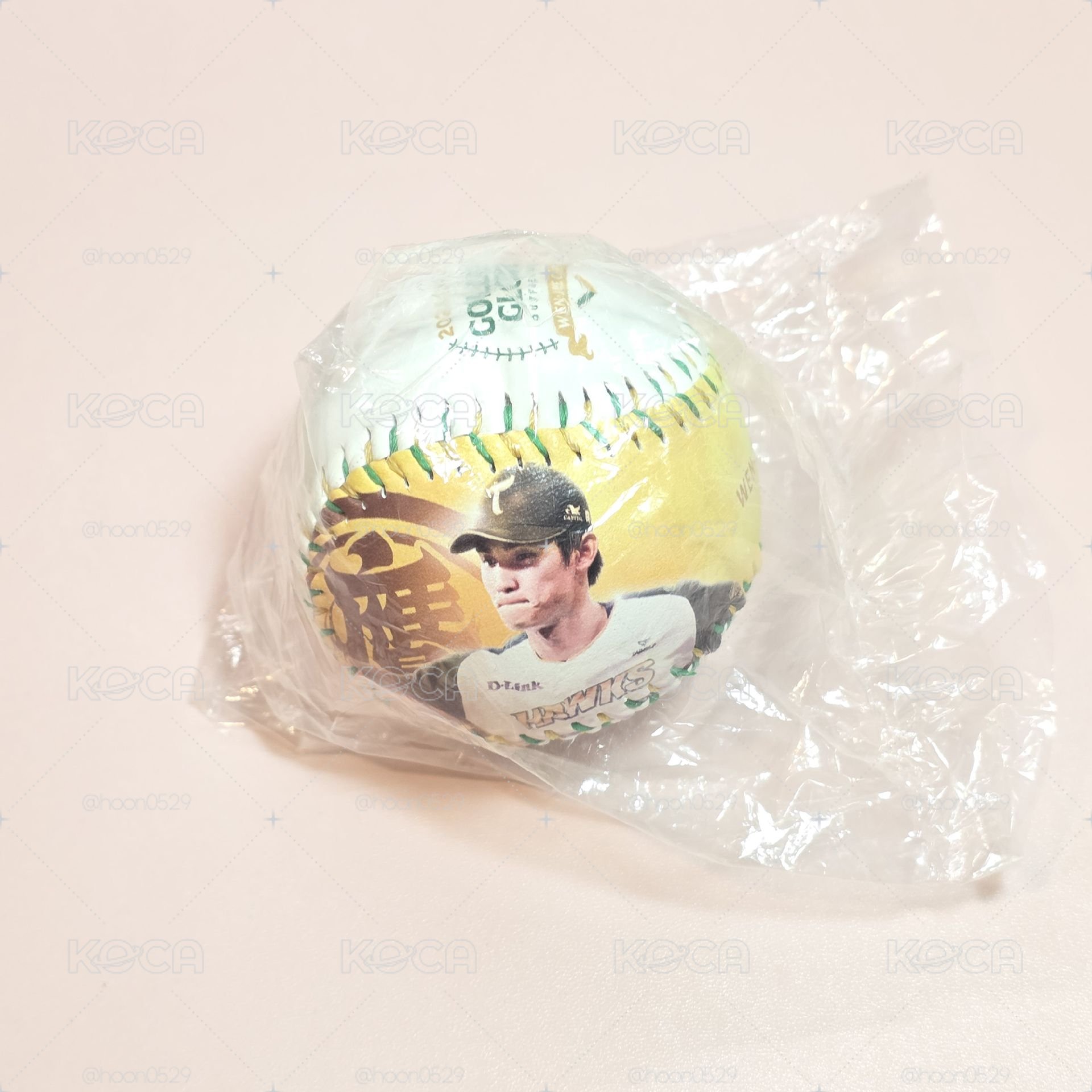 金手套紀念球+梅花撲克牌