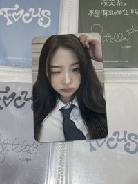 校服眨眼Stella