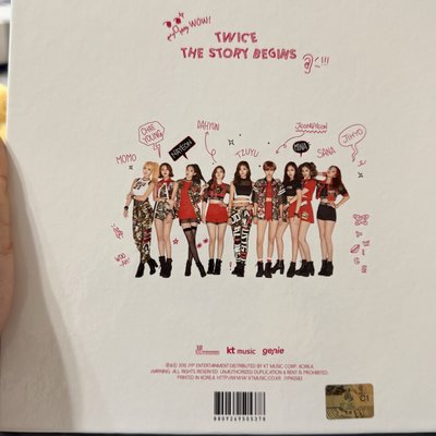 TWICE出道全專 有泛黃印