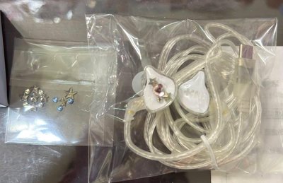 ILLIT耳機全專綁一張日專卡