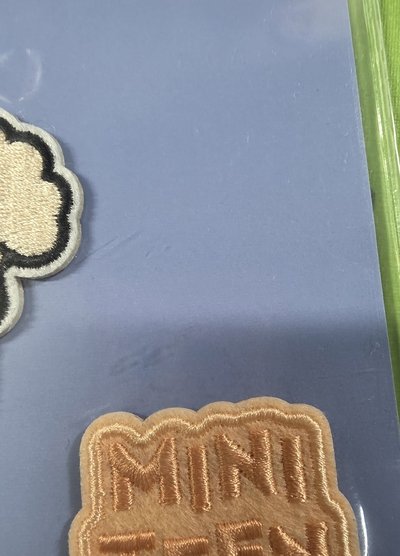碩 MINITEEN 別針襟章 