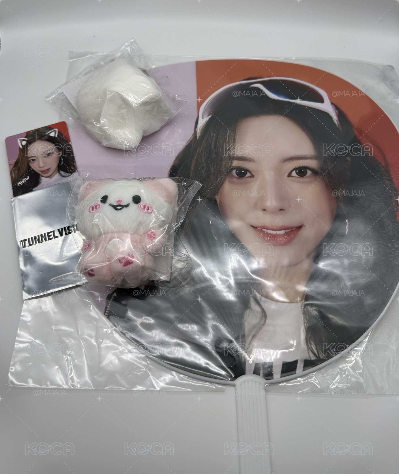 現貨 ITZY 三巡 日場 YUNA 扇子 坐姿娃 尾巴 贈YUNA滿額卡