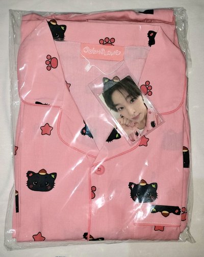 🐈‍⬛陸 睡衣M含小卡(全新未拆)🐹✨~