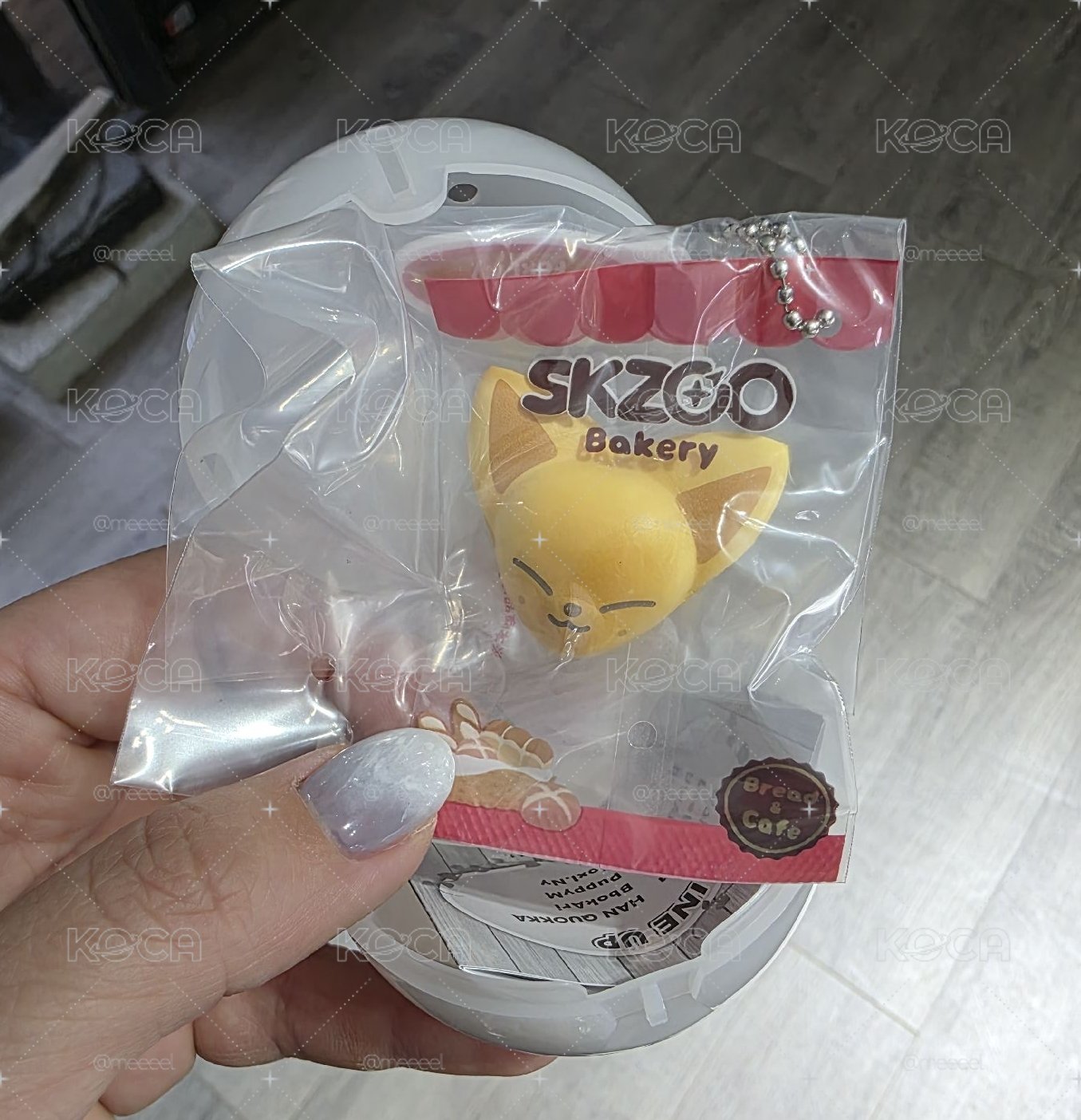 skzoo BANDAI 吊飾  麵包 寅 含蛋殼