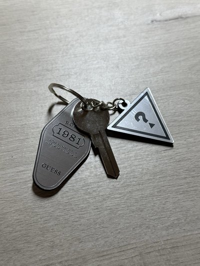 Guess鉉辰燙印牛仔包