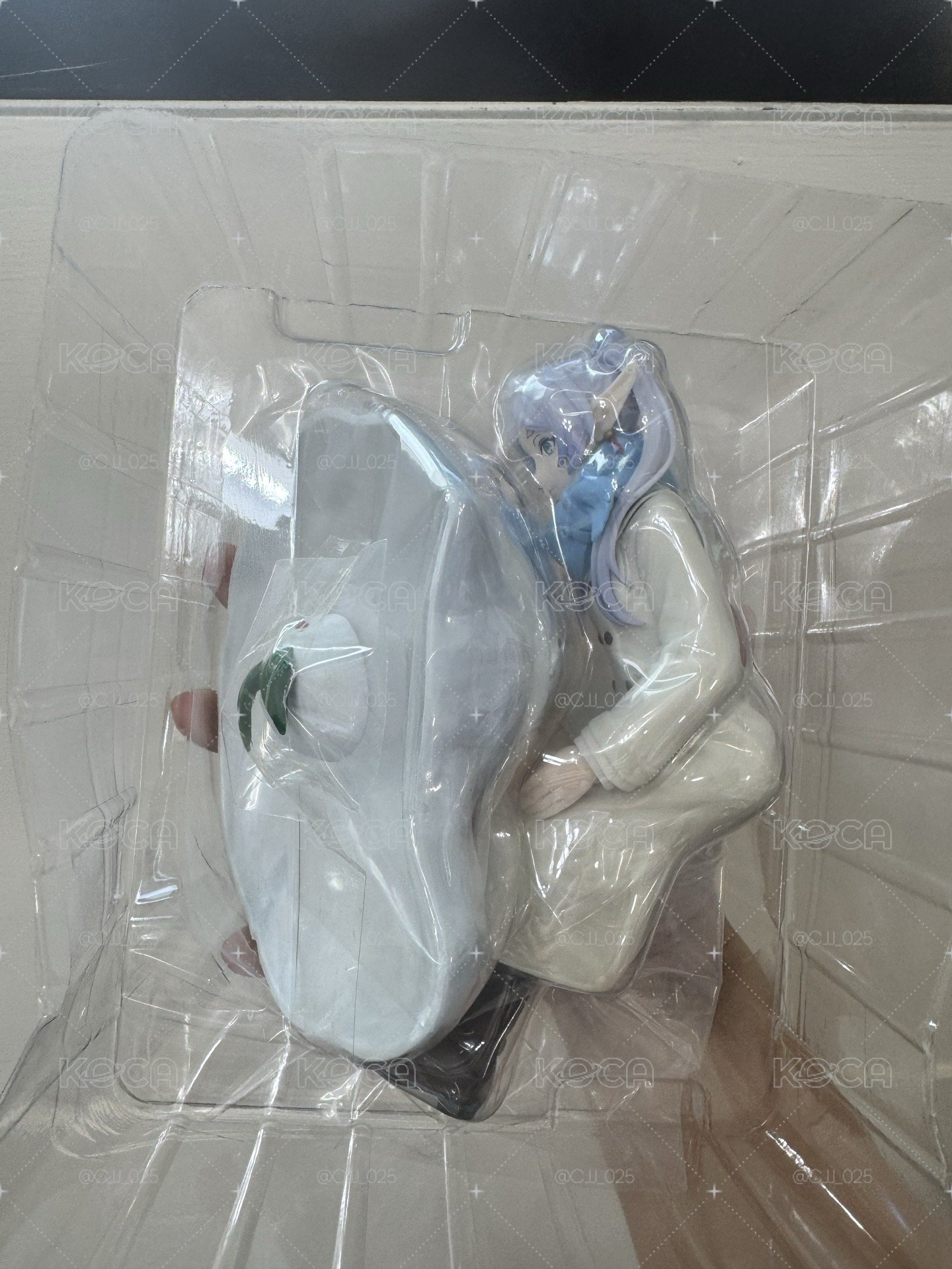 芙蓮蓮玩雪公仔