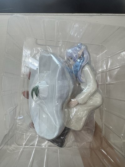 芙蓮蓮玩雪公仔