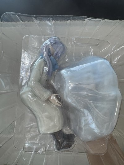 芙蓮蓮玩雪公仔