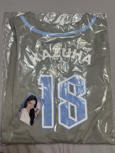 現貨lesserafim日巡球衣含卡