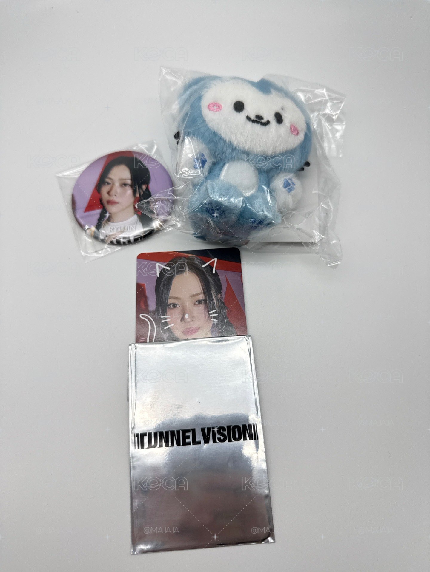 現貨全新 ITZY 三巡 日場 留真 吊娃 徽章 贈留真滿額卡