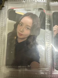黑衣捲髮秀