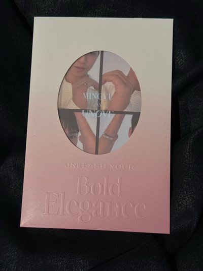 UNOVE 代言卡 奎 愛心四格照片