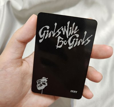 GWBG 迷十 專輯卡 電子專 A ver.，有娜 坐著 坐姿，正面無瑕疵，背面微瑕
