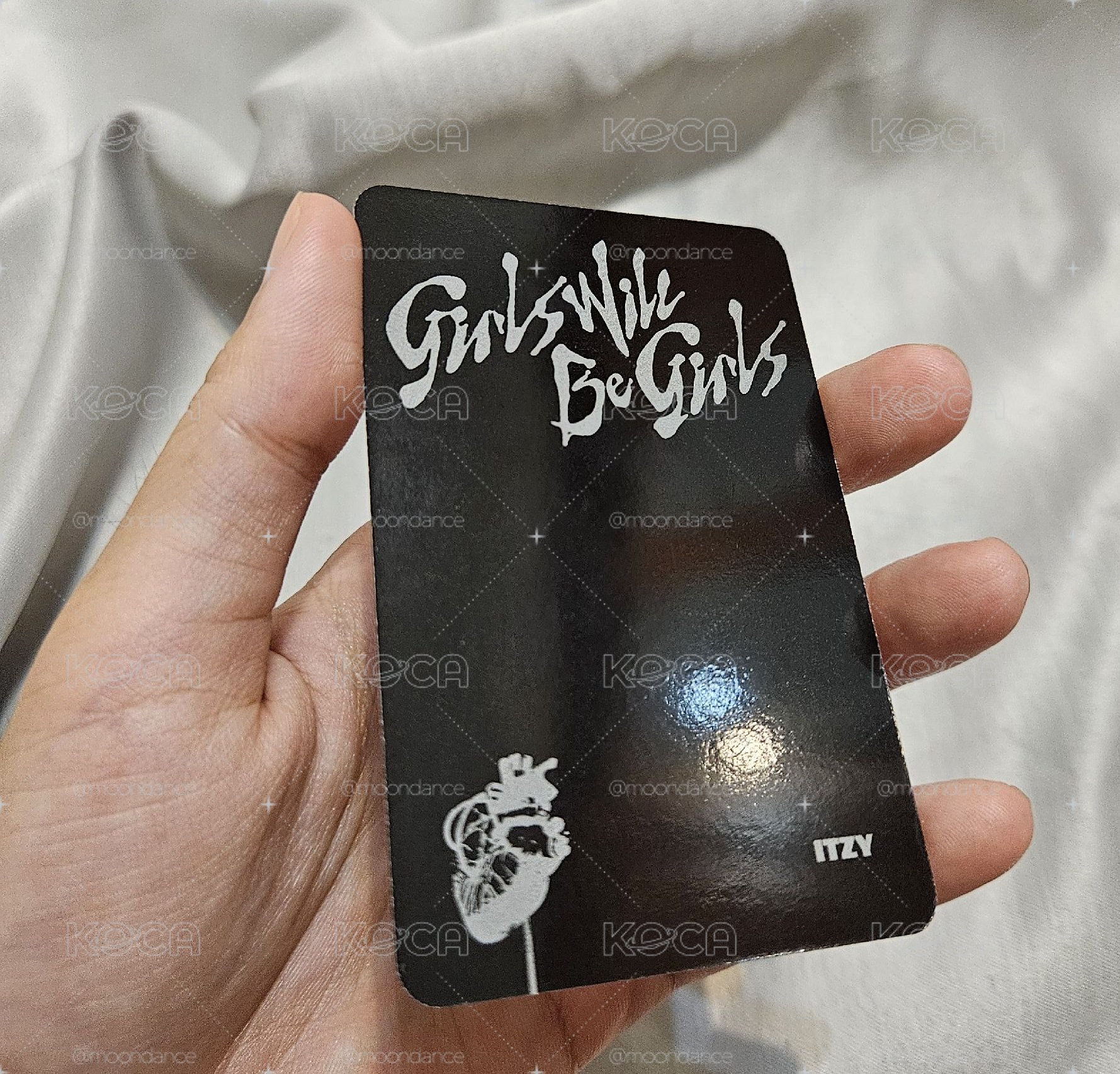 GWBG 迷十 專輯卡 電子專 A ver.，有娜 坐著 坐姿，正面無瑕疵，背面微瑕