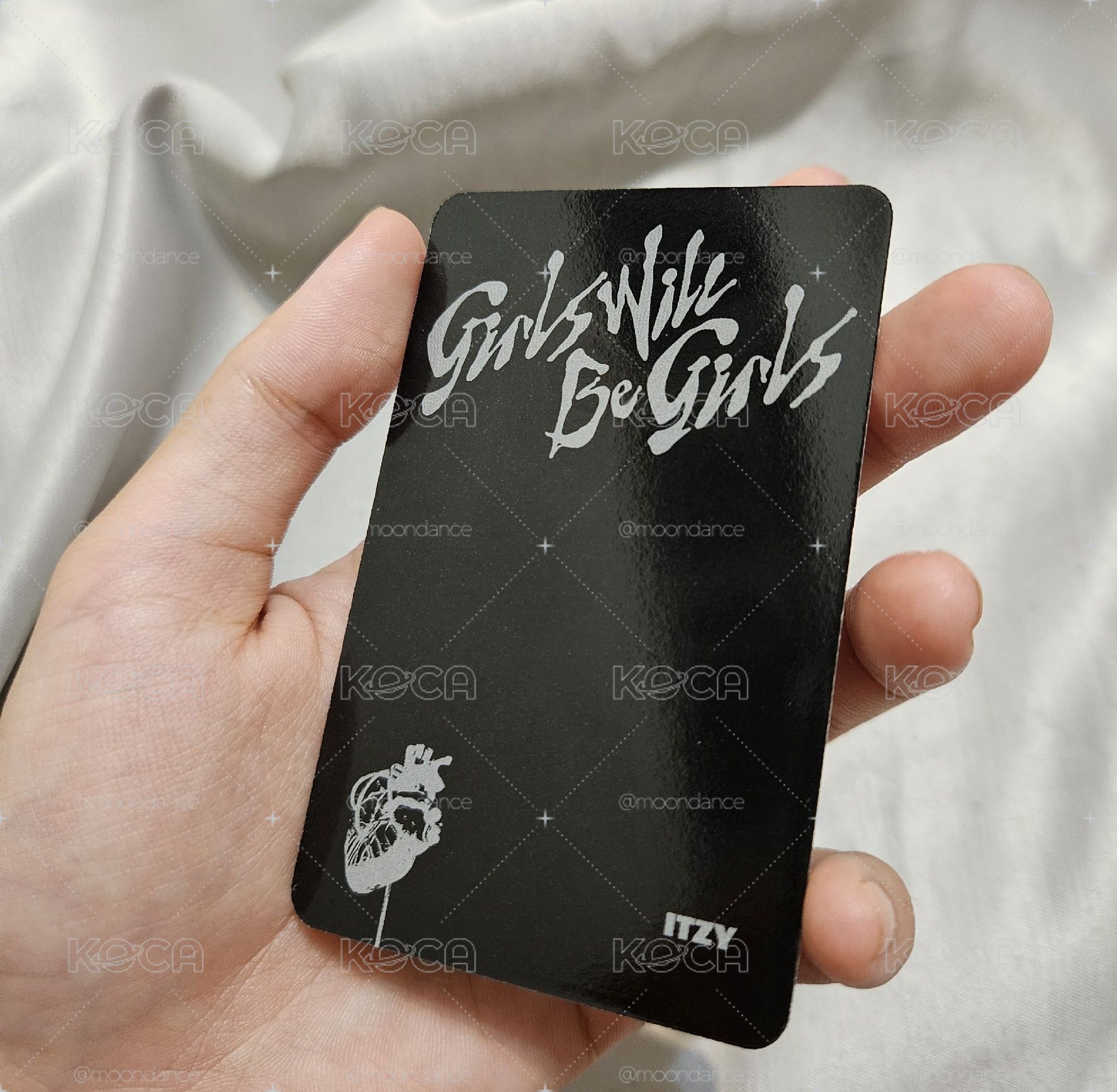 GWBG 迷十 專輯卡 電子專 A ver.，有娜 坐著 坐姿，正面無瑕疵，背面微瑕