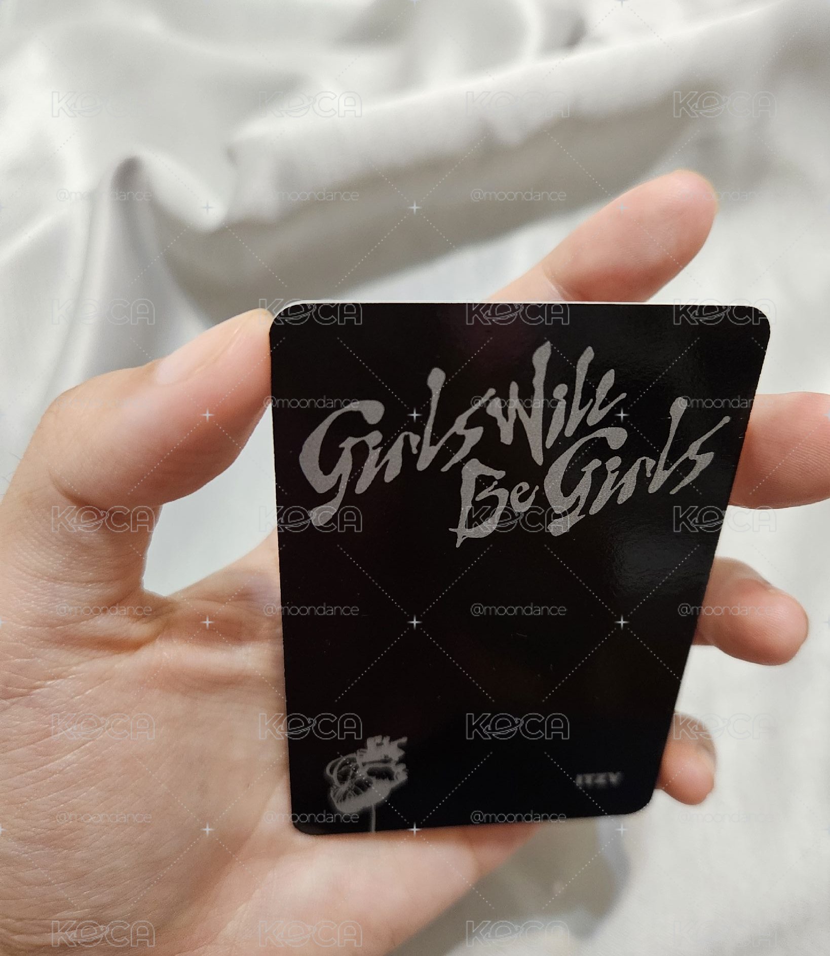 GWBG 迷十 專輯卡 電子專 A ver.，有娜 坐著 坐姿，正面無瑕疵，背面微瑕