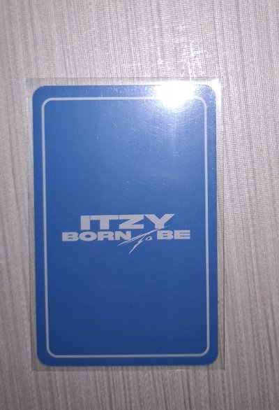 ITZY專輯卡（彩領）