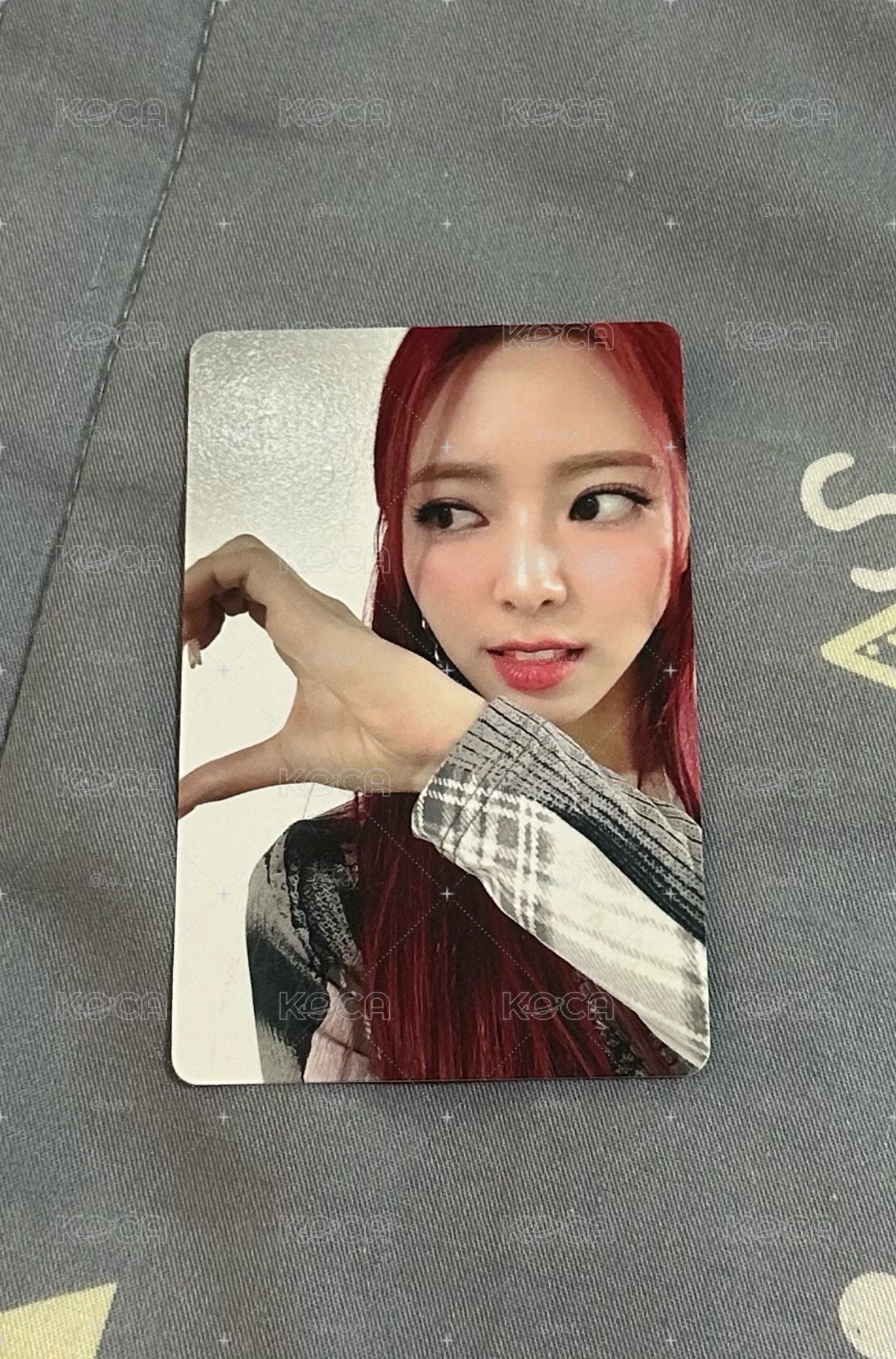Itzy Yuna比心小卡