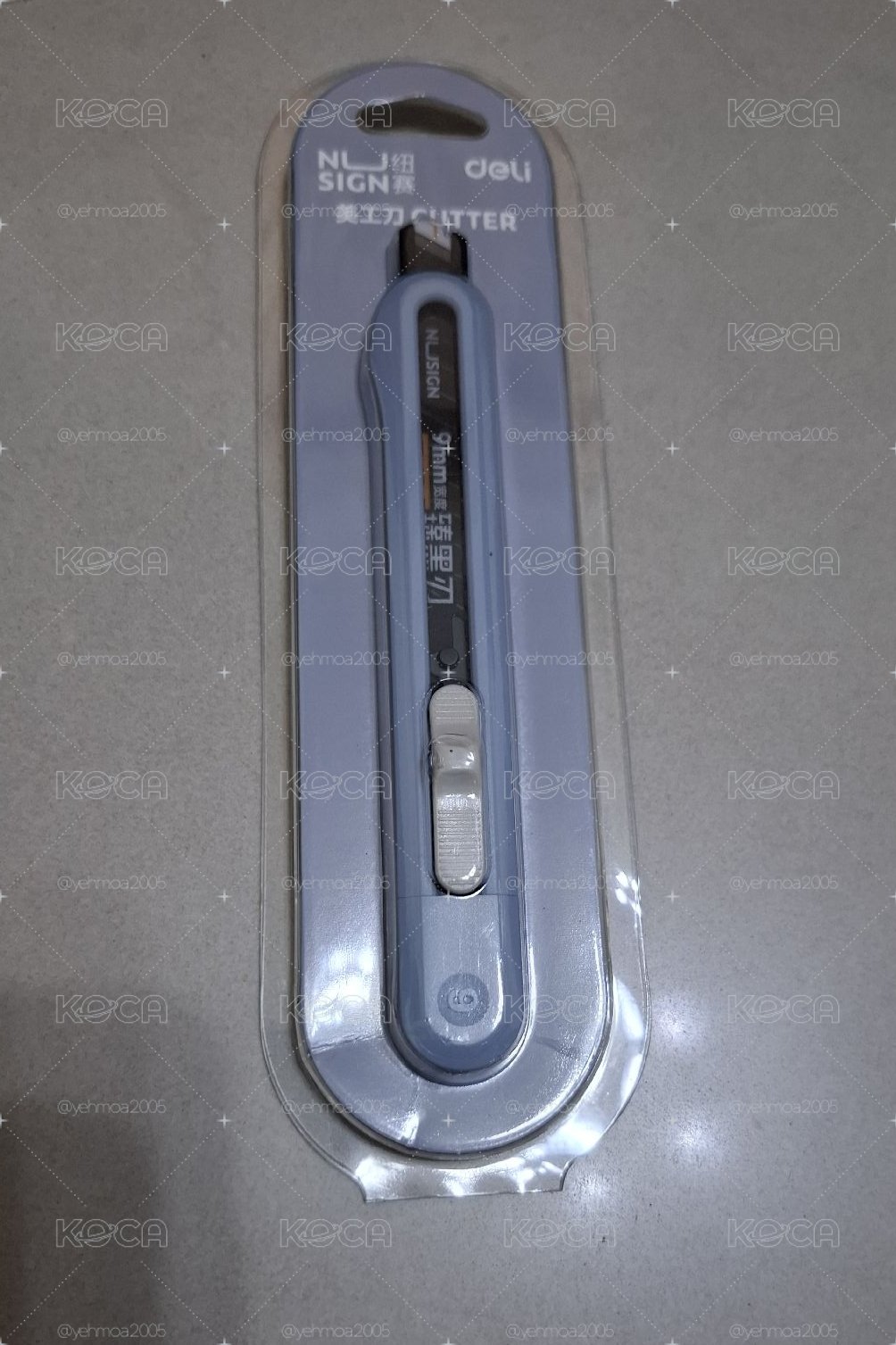 得力藍色美工刀一把