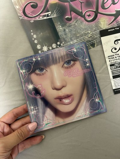 日版Aespa-日本第一張迷你專輯［Kiss N Tell]poster版 冬天Witer封面