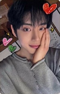 日專回帰LOVE 通常盤 專輯卡 3.Cheek on Hand ver. (with PURIKURA Doodle)